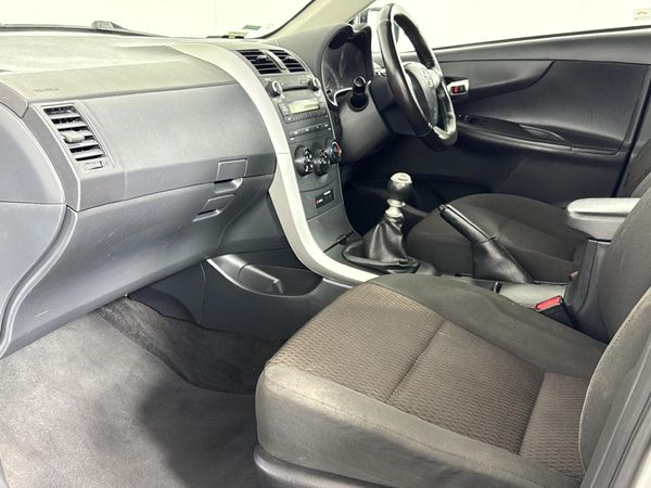 2015-Toyota-Corolla-Quest-16-Plus image:8