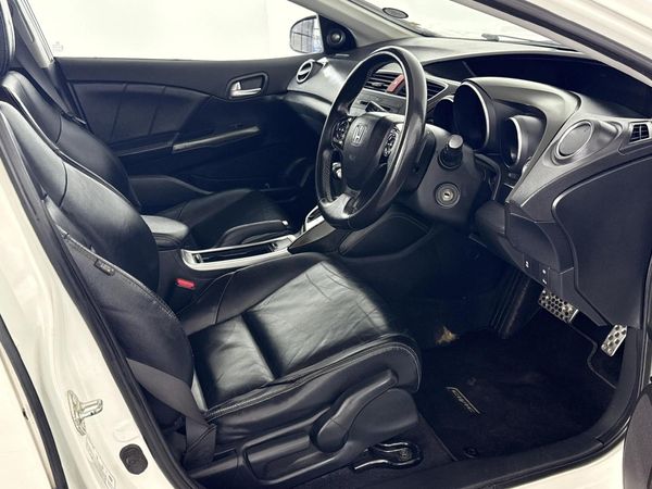 2015-Honda-Civic-Tourer-18-Executive-Auto image:9