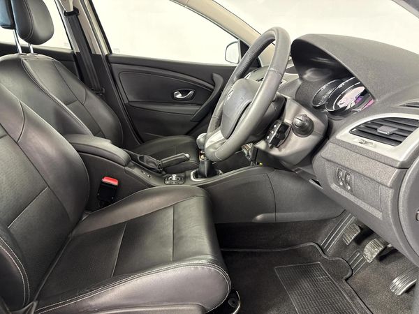 2009-Renault-Megane-III-19-dCi-Dynamique-5-dr image:9