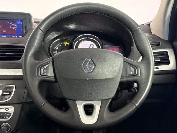 2009-Renault-Megane-III-19-dCi-Dynamique-5-dr image:12