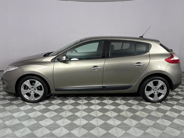 2009-Renault-Megane-III-19-dCi-Dynamique-5-dr image:19