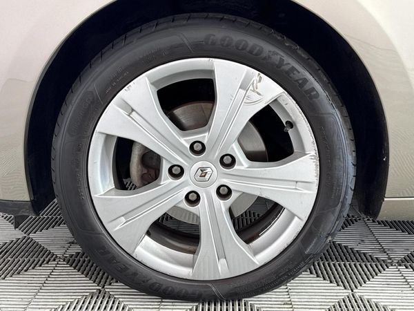 2009-Renault-Megane-III-19-dCi-Dynamique-5-dr image:4