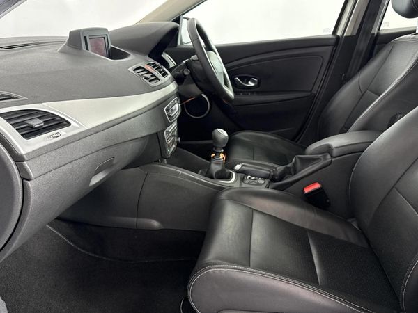 2009-Renault-Megane-III-19-dCi-Dynamique-5-dr image:8
