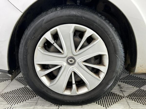 2019-Renault-Clio-IV-900T-Authentique-5-dr-66kW image:4