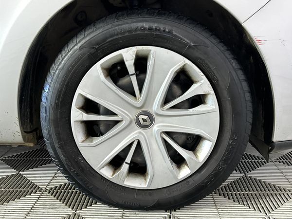 2019-Renault-Clio-IV-900T-Authentique-5-dr-66kW image:5