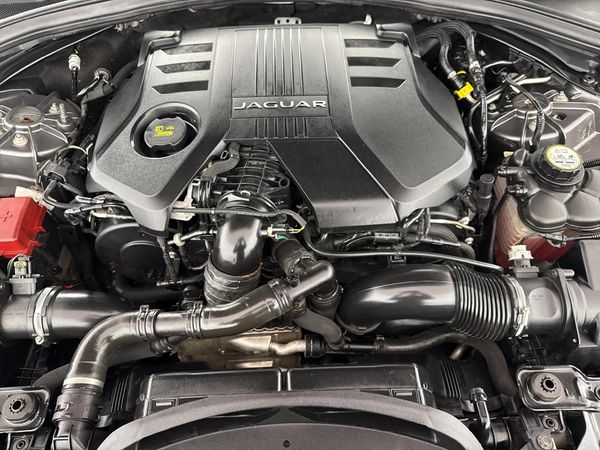 2017-Jaguar-F-Pace-30D-AWD-R-Sport image:13