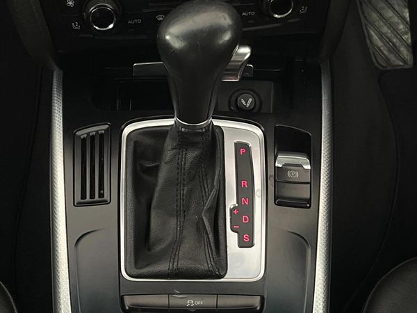 2011-Audi-A4-20-TFSI-quattro-Ambiente-Auto-155kW image:10