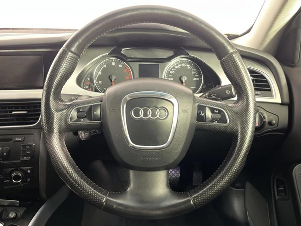 2011-Audi-A4-20-TFSI-quattro-Ambiente-Auto-155kW image:12