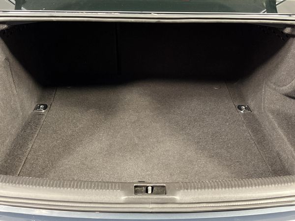 2011-Audi-A4-20-TFSI-quattro-Ambiente-Auto-155kW image:14