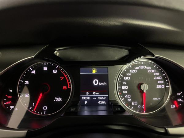 2011-Audi-A4-20-TFSI-quattro-Ambiente-Auto-155kW image:2