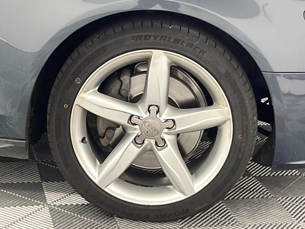 2011-Audi-A4-20-TFSI-quattro-Ambiente-Auto-155kW image:5