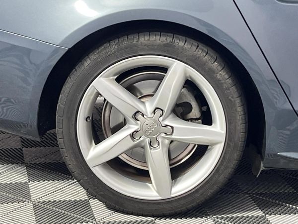 2011-Audi-A4-20-TFSI-quattro-Ambiente-Auto-155kW image:7