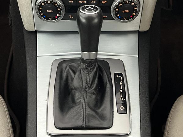 2010-Mercedes-Benz-C-Class-C-180K-BE-Avantgarde-Auto image:10