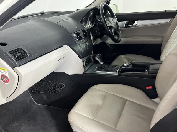 2010-Mercedes-Benz-C-Class-C-180K-BE-Avantgarde-Auto image:8