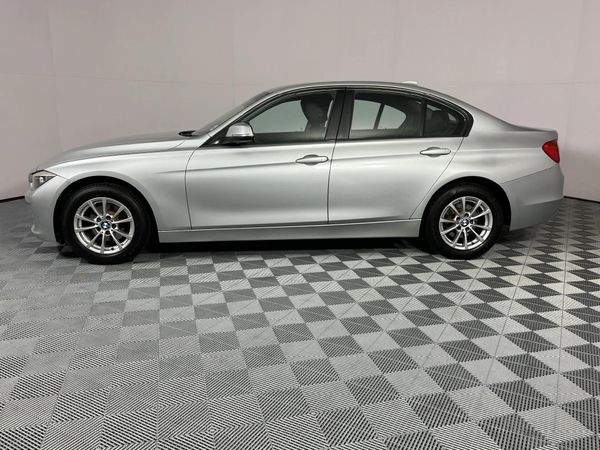 2013-BMW-3-Series-320i-Auto image:18