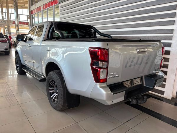 2022-Isuzu-D-Max-19-DDI-HR-LS-Auto-Extended-Cab image:5