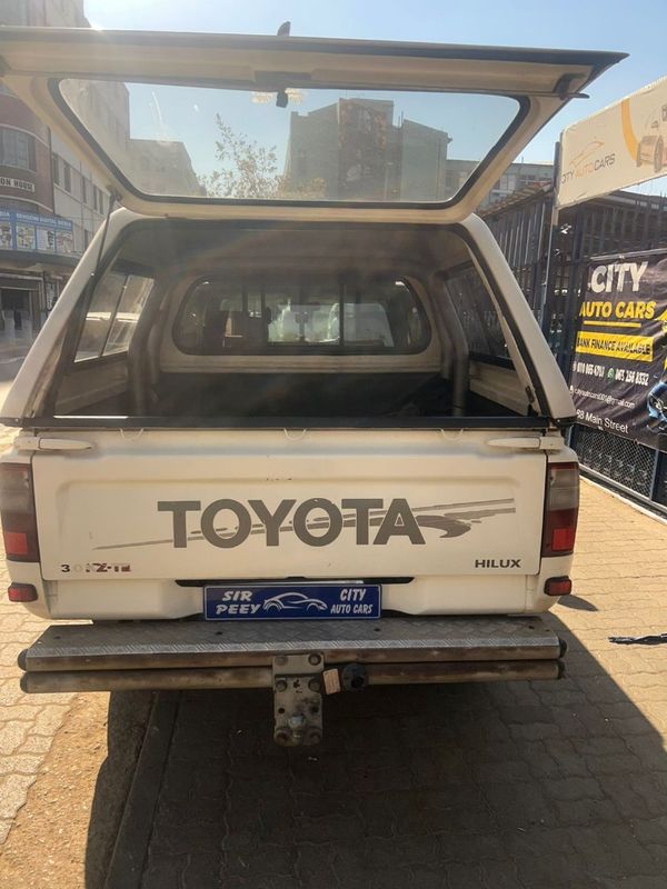 2009-Toyota-Hilux-30-D-4D-Raider-4x4-Single-Cab image:4