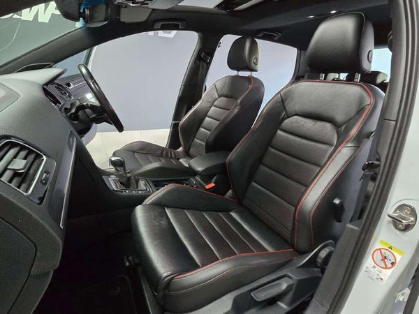 2019-Volkswagen-Golf-VII-GTI-20-TSI-Auto image:12