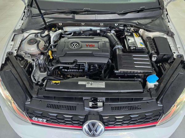 2019-Volkswagen-Golf-VII-GTI-20-TSI-Auto image:4