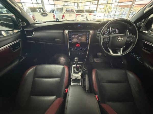2023-Toyota-Fortuner-28-GD-6-4x4-VX-Auto image:9