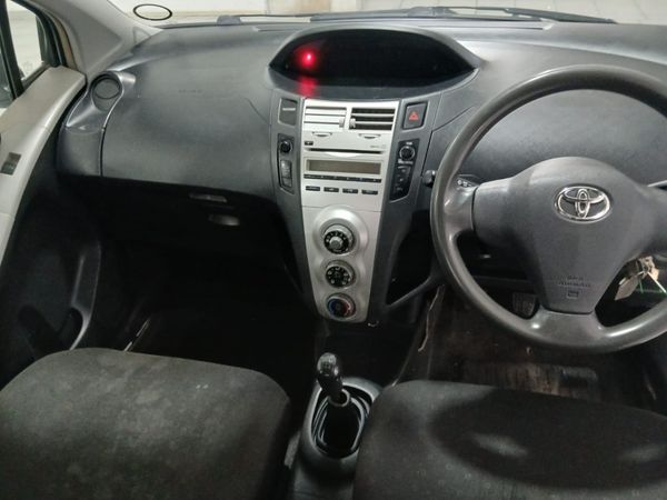 2008-Toyota-Yaris-T3 image:6