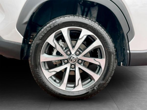 2025-Toyota-Corolla-Cross-18-XR-Hybrid image:17