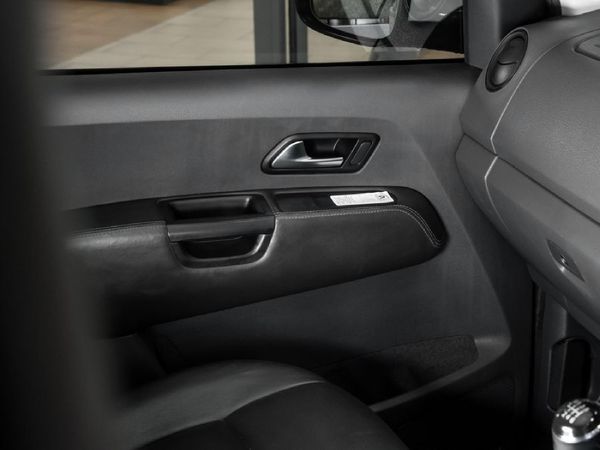 2014-Volkswagen-Amarok-20-TDI-Trendline-103kW-Double-Cab image:19