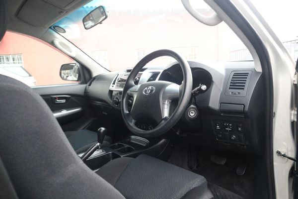 2015-Toyota-Fortuner-25-D-4D-Raised-Body-Auto image:13