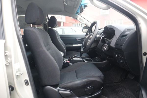 2015-Toyota-Fortuner-25-D-4D-Raised-Body-Auto image:14