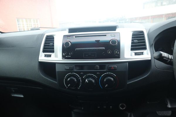 2015-Toyota-Fortuner-25-D-4D-Raised-Body-Auto image:17