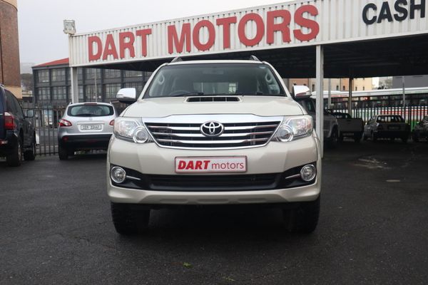 2015-Toyota-Fortuner-25-D-4D-Raised-Body-Auto image:1
