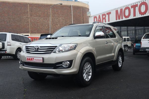 2015-Toyota-Fortuner-25-D-4D-Raised-Body-Auto image:2