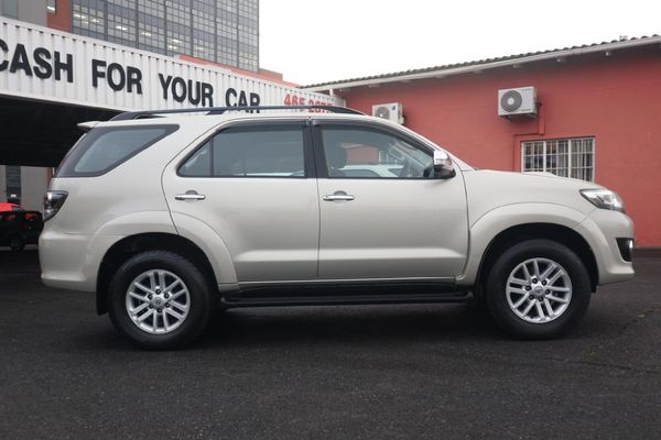 2015-Toyota-Fortuner-25-D-4D-Raised-Body-Auto image:4