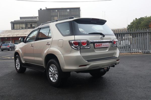 2015-Toyota-Fortuner-25-D-4D-Raised-Body-Auto image:5
