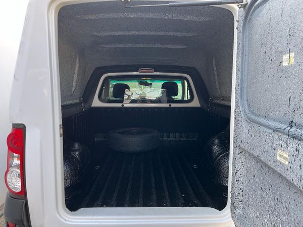 2021-Nissan-NP200-16-AC-Safety-Pack image:4