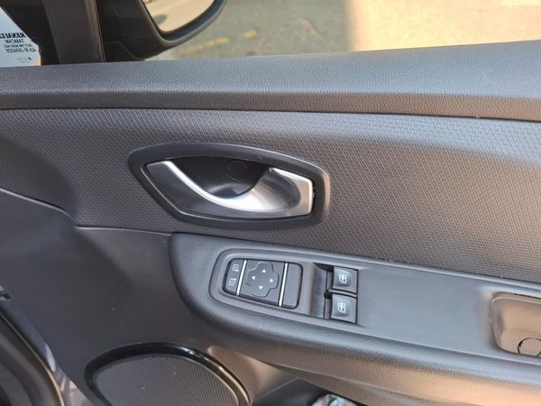 2019-Renault-Clio-IV-900T-Dynamique-5-dr-66kW image:10