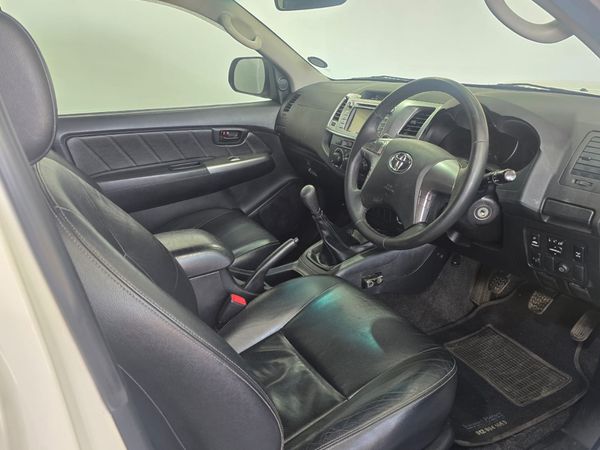 2015-Toyota-Hilux-30-D-4D-Legend-45-Xtra-Cab image:10