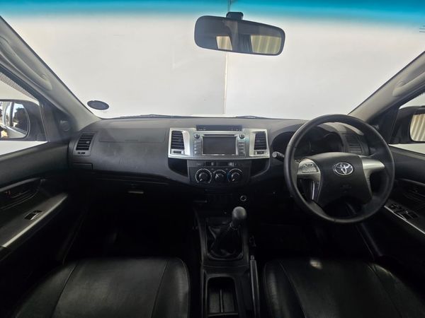 2015-Toyota-Hilux-30-D-4D-Legend-45-Xtra-Cab image:16
