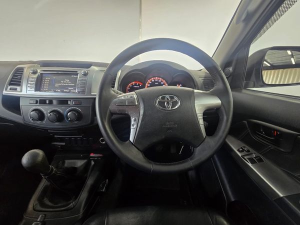 2015-Toyota-Hilux-30-D-4D-Legend-45-Xtra-Cab image:17