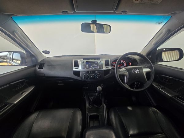 2015-Toyota-Hilux-30-D-4D-Legend-45-Xtra-Cab image:18