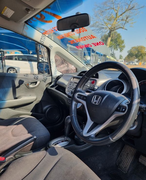 2009-Honda-Jazz-15i-EX-Auto image:15