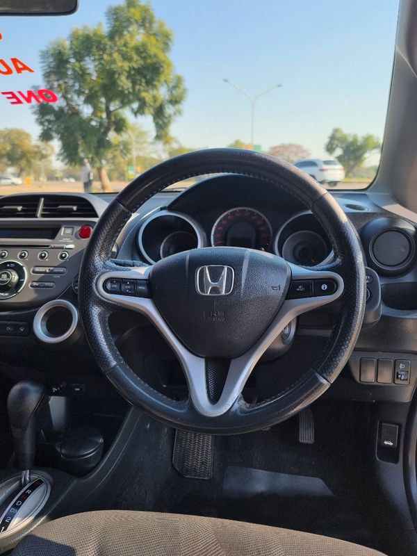 2009-Honda-Jazz-15i-EX-Auto image:16