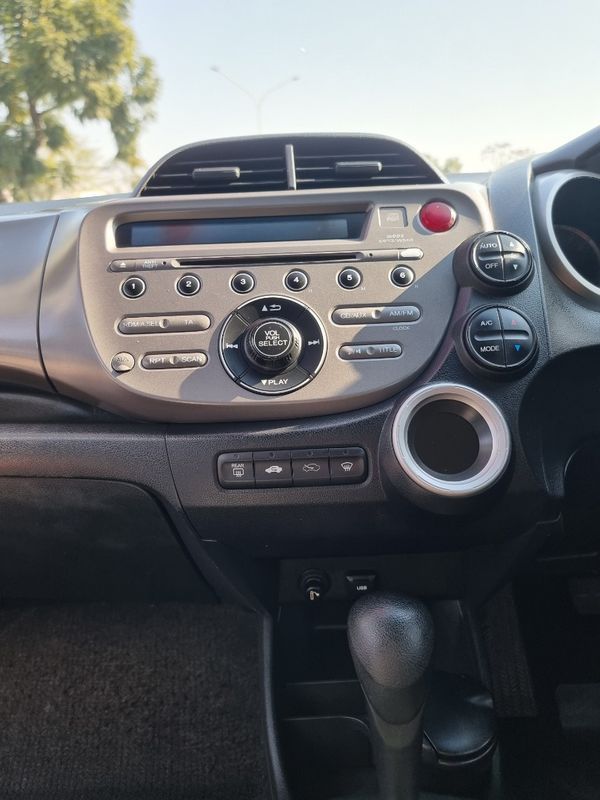 2009-Honda-Jazz-15i-EX-Auto image:17