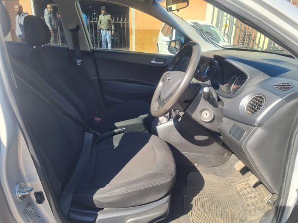 2015-Hyundai-Grand-i10-12 image:8