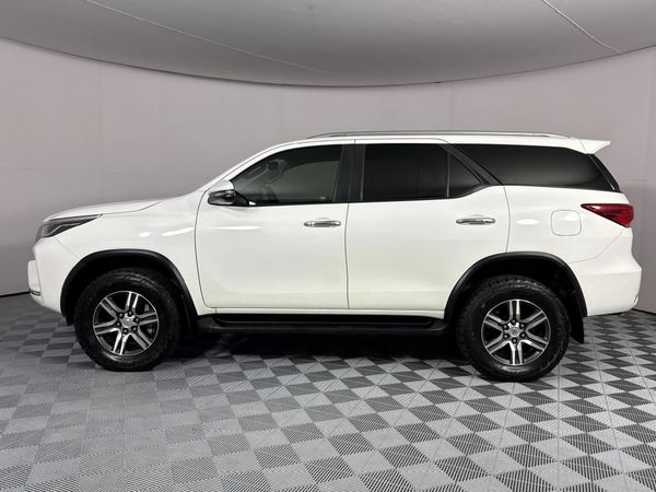 2021-Toyota-Fortuner-24-GD-6-Raised-Body-Auto image:17