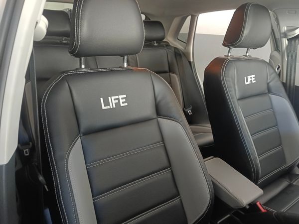 2025-Volkswagen-Polo-10-TSI-Life image:17