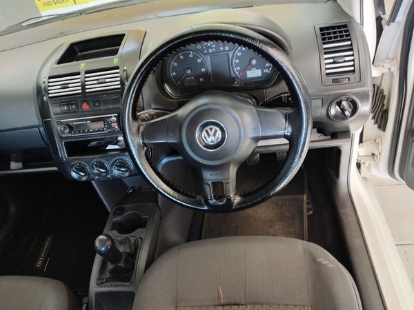 2012-Volkswagen-Polo-Vivo-14-Trendline image:4