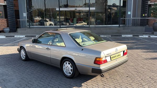 1989-Mercedes-Benz-E-Class-300-CE-Coupe-Auto image:10