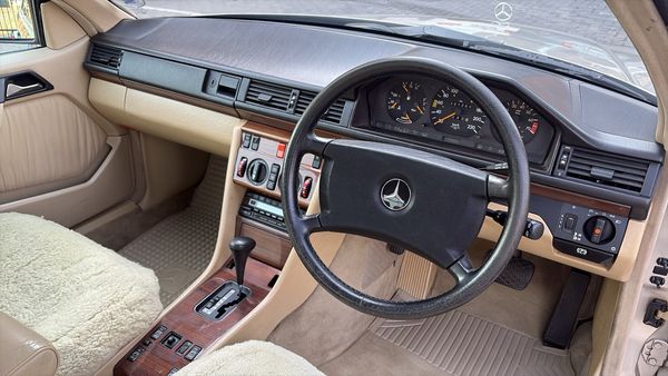 1989-Mercedes-Benz-E-Class-300-CE-Coupe-Auto image:15