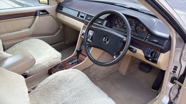 1989-Mercedes-Benz-E-Class-300-CE-Coupe-Auto image:16